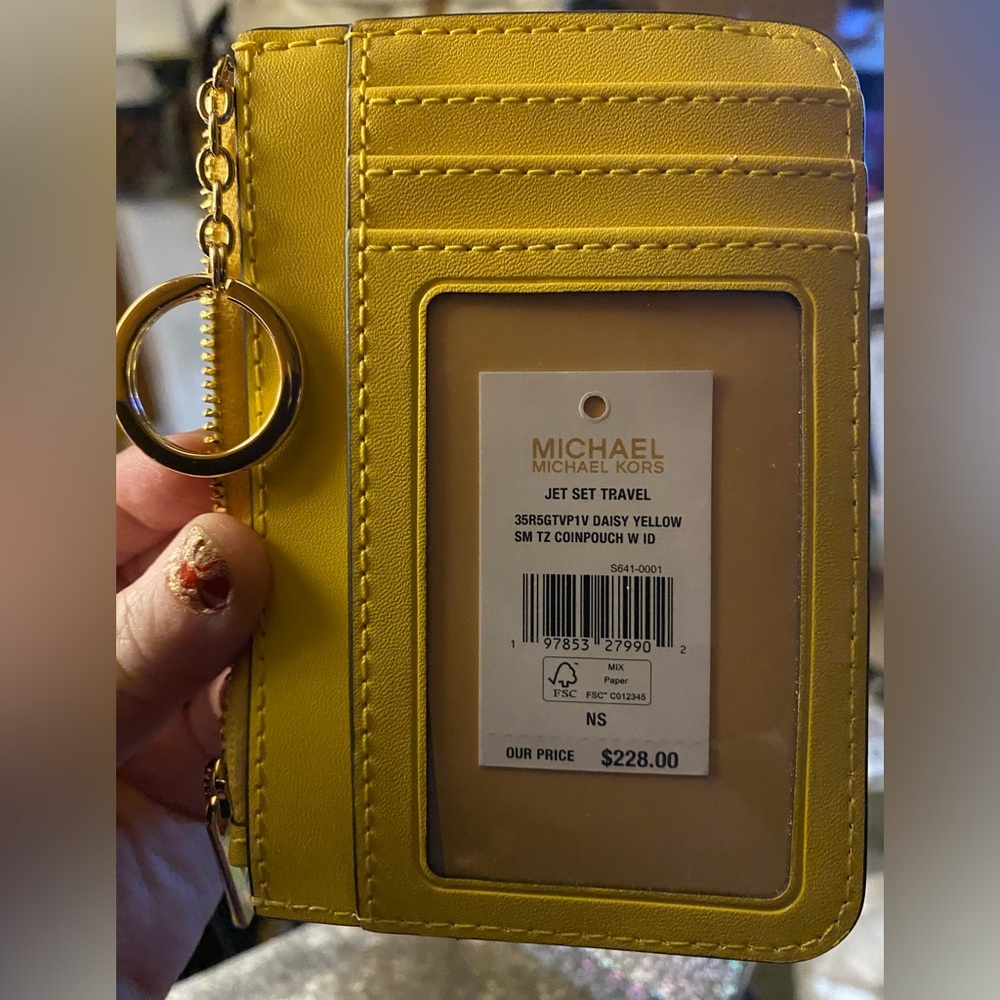 Michael KORS JET SET TRAVEL DAISEY YELLOW CARD HOLDER WITH CHAIN NWT